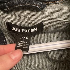 This jacket has only been used once, very good quality. Almost fits bigger.